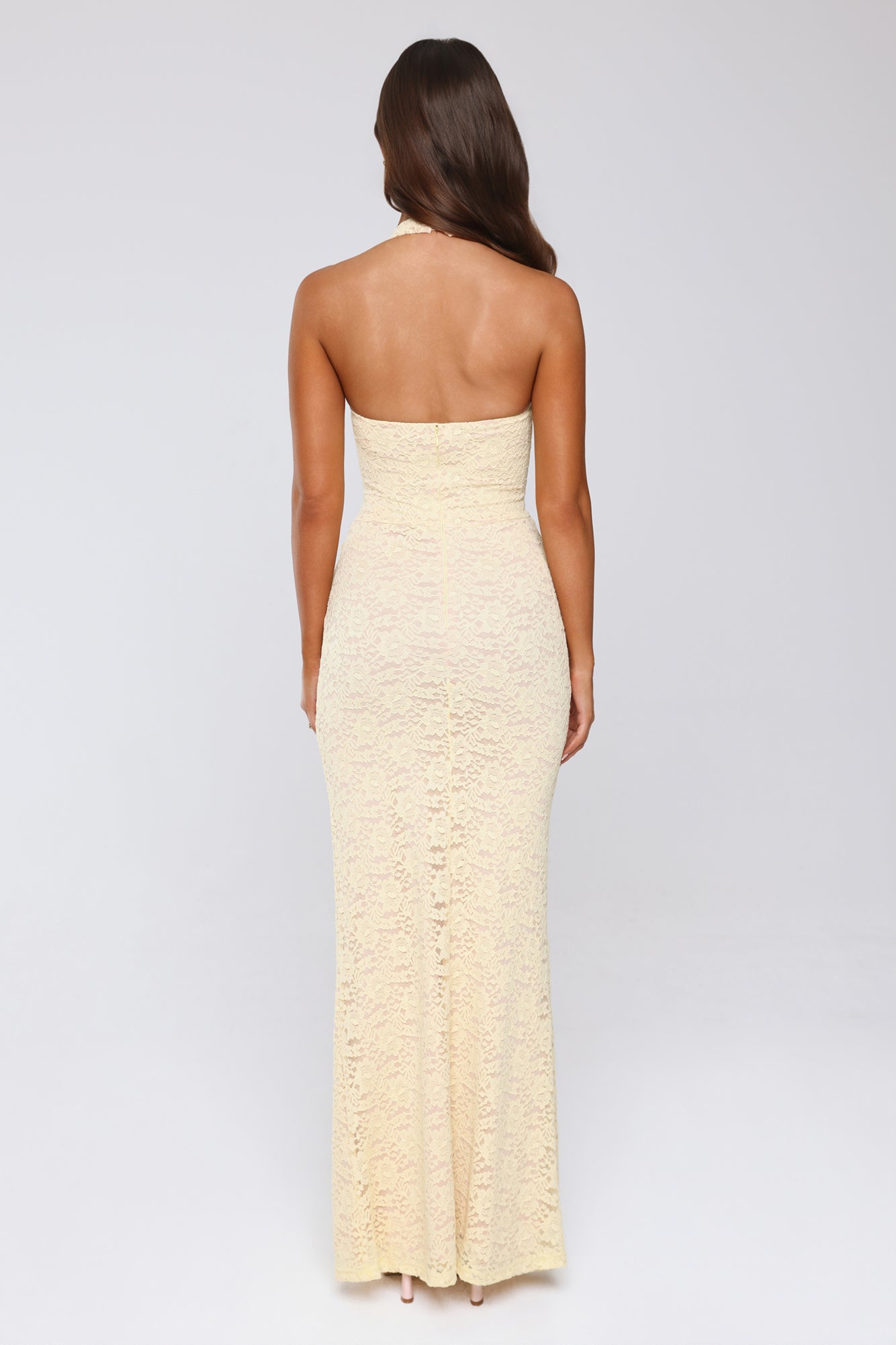 Vestido Longo de Renda com Decote Halter "Sonho Delicado" — Amarelo