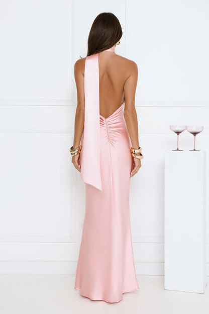 Vestido longo com decote halter em cetim — Glacê de Canela (Rosa)