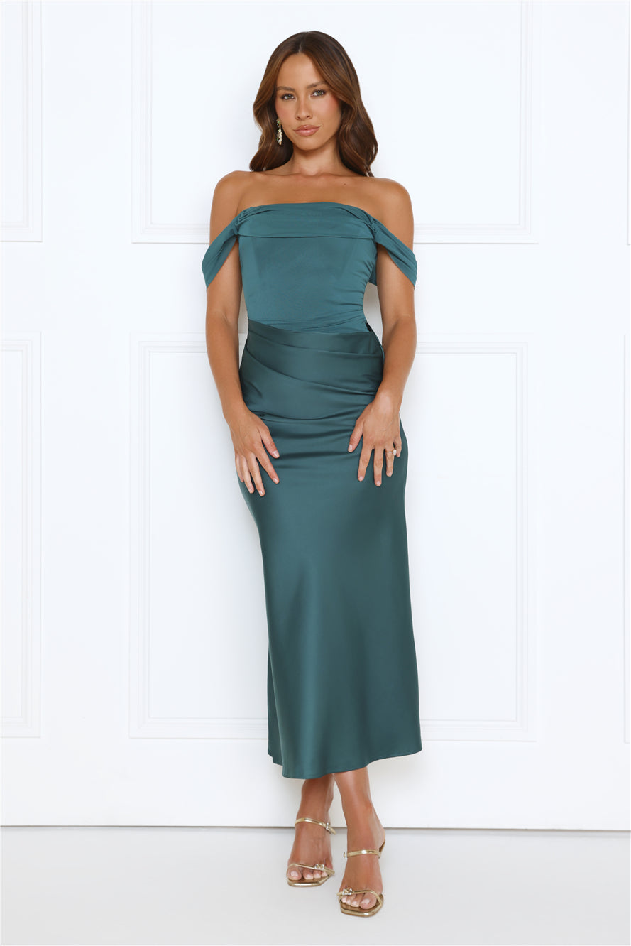 Out Tonight Edit — Vestido maxi ombro a ombro em cetim com detalhes em tule, verde-azulado
