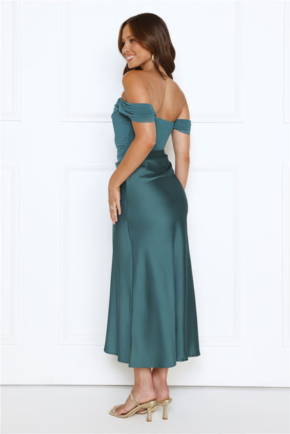 Out Tonight Edit — Vestido maxi ombro a ombro em cetim com detalhes em tule, verde-azulado