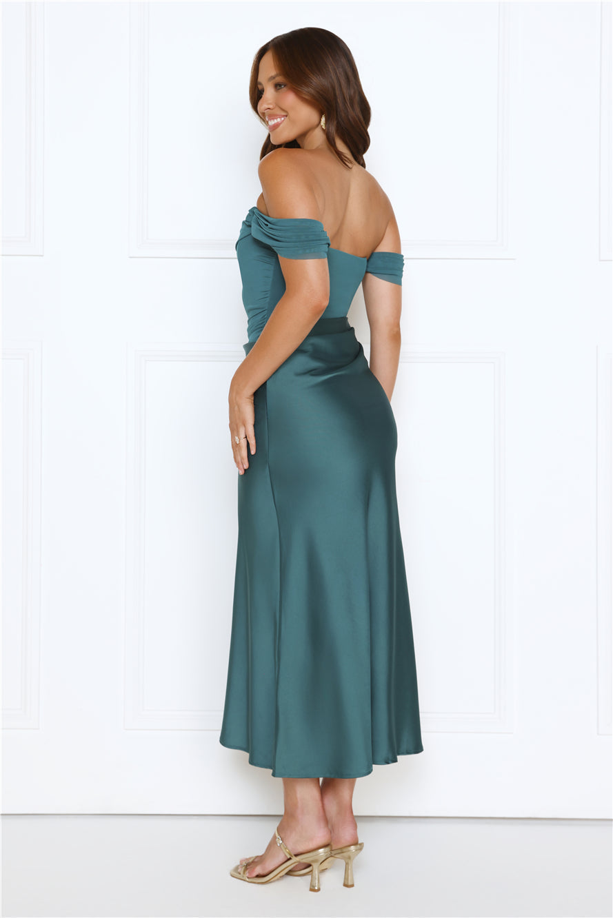 Out Tonight Edit — Vestido maxi ombro a ombro em cetim com detalhes em tule, verde-azulado