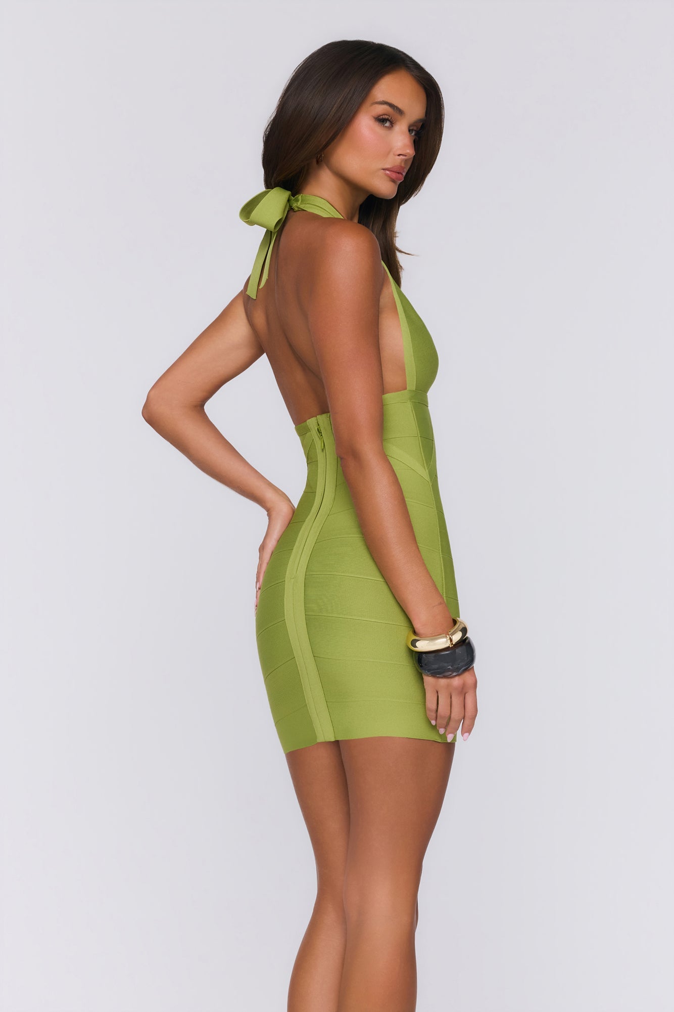 Shape Shift — Vestido Bandage Curto com Decote Halter — Verde-limão