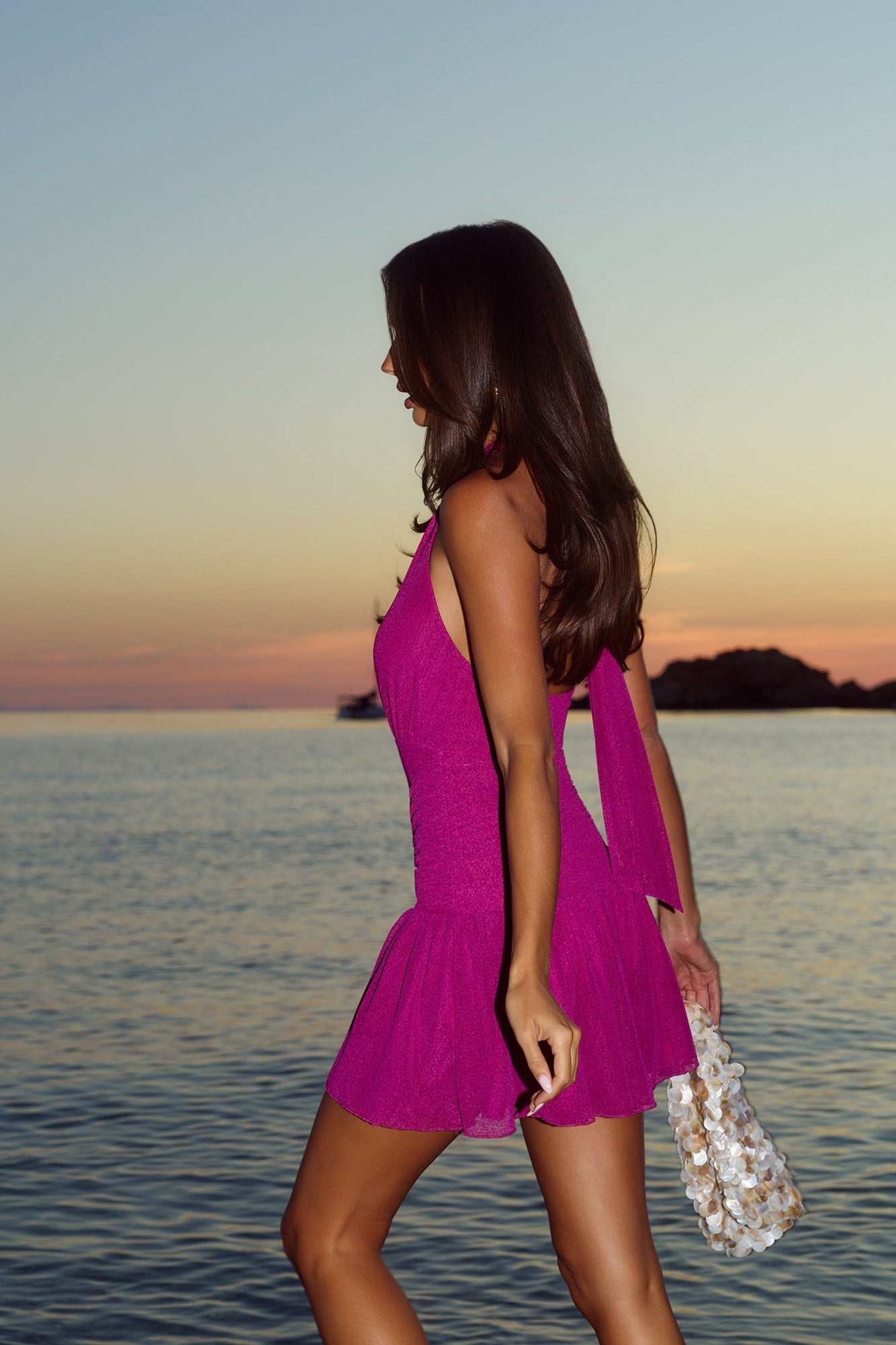 Spellbound Beauty — Mini Vestido Halter em Magenta