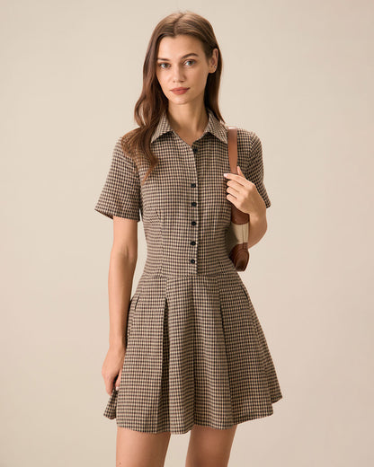 Mini vestido plissado xadrez marrom com lapela