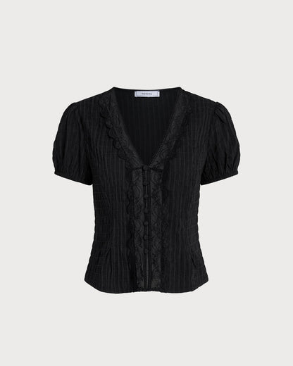 Blusa preta com renda jacquard e botões