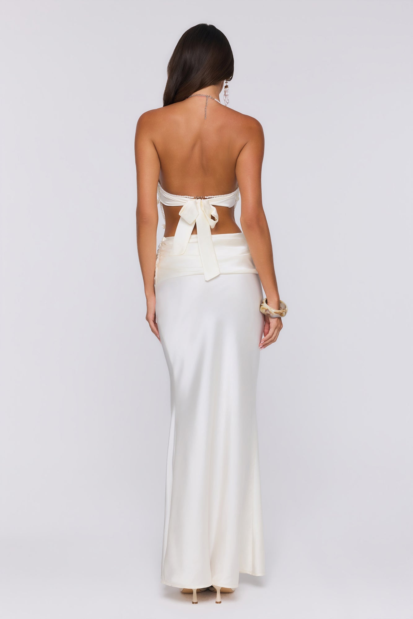Top Halter Sedoso com Aplicações de Pérolas — Ecru/Branco