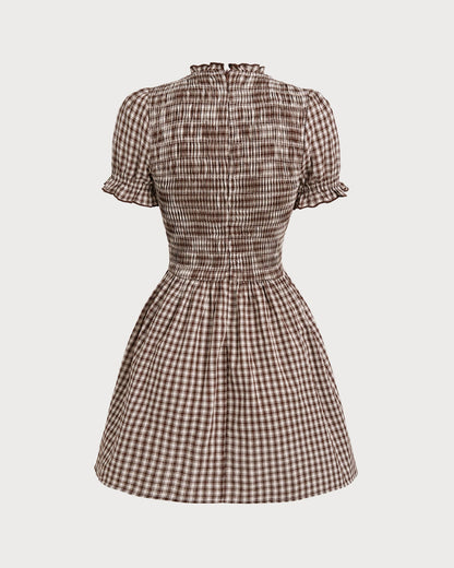 Vestido curto em xadrez vichy café com mangas bufantes