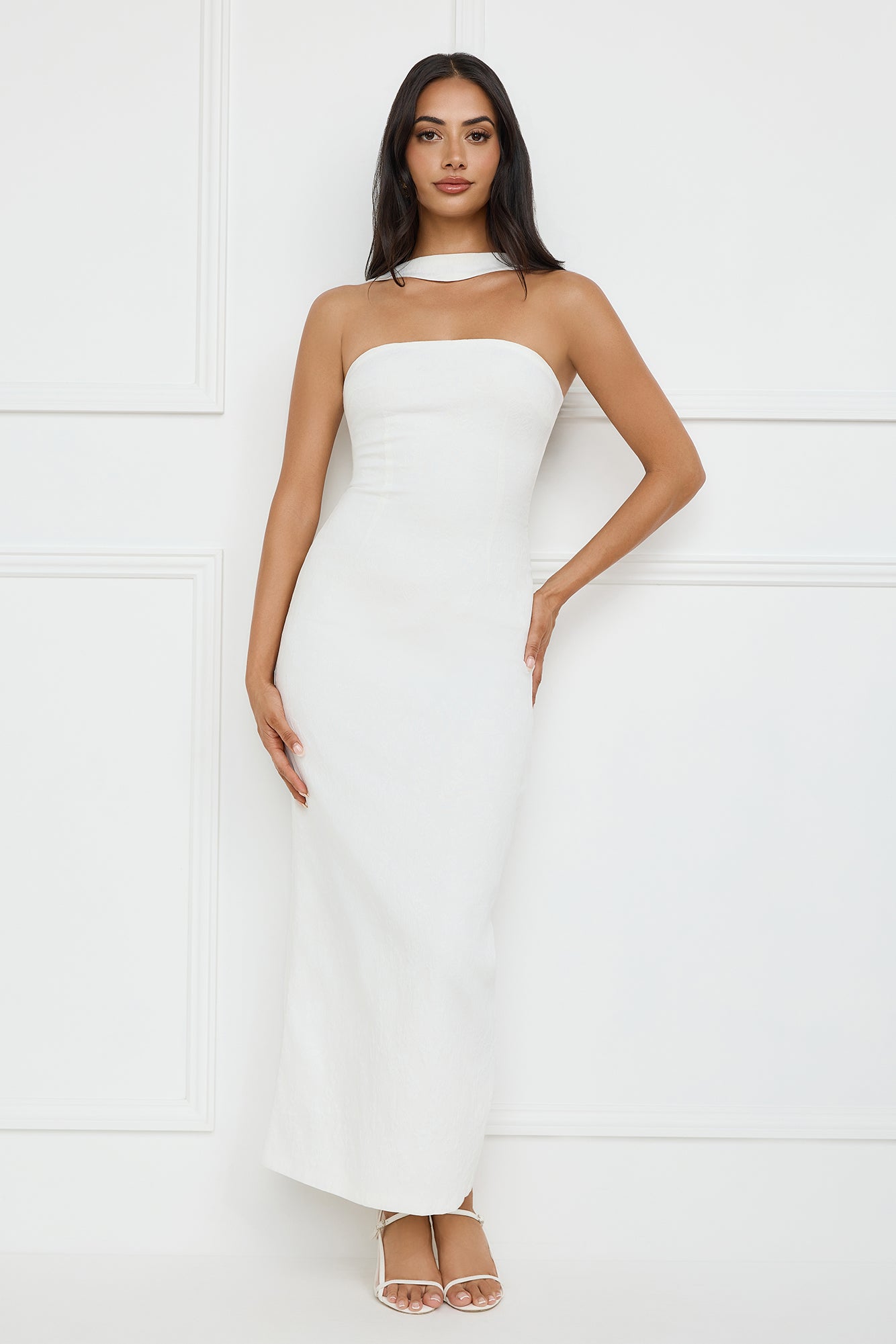 Vestido Longo Halter Estiloso — Branco