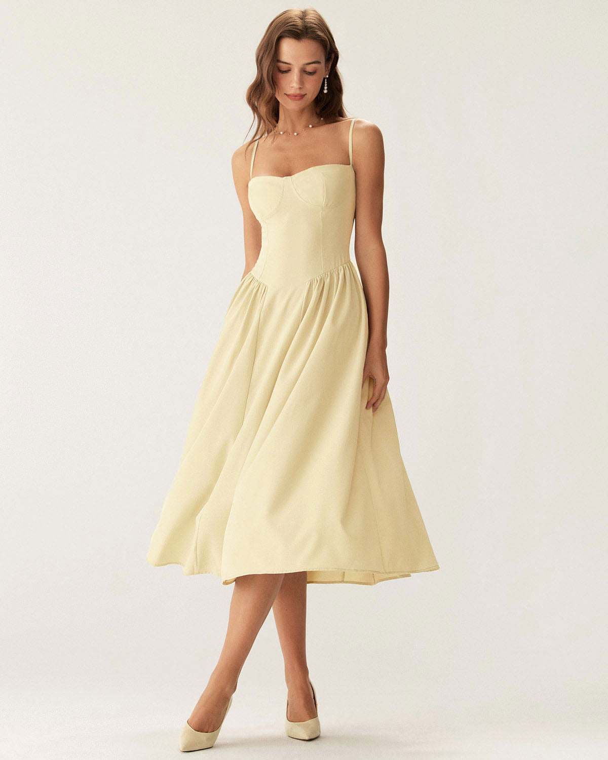 Vestido slip midi com decote quadrado e bolso — Amarelo