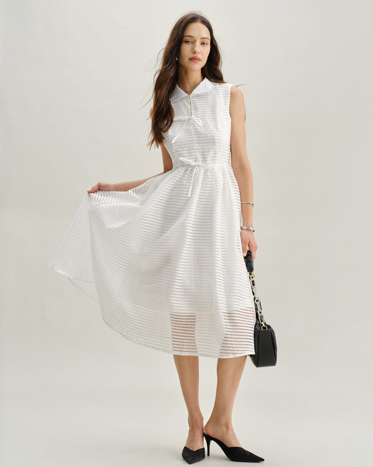 Vestido midi listrado sem mangas — branco