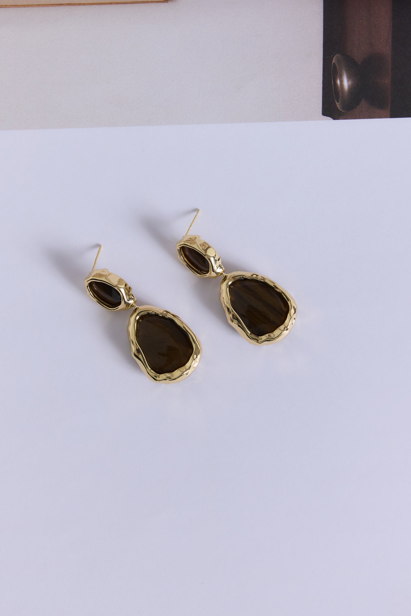 Brincos Girls Who Get It — Dourado