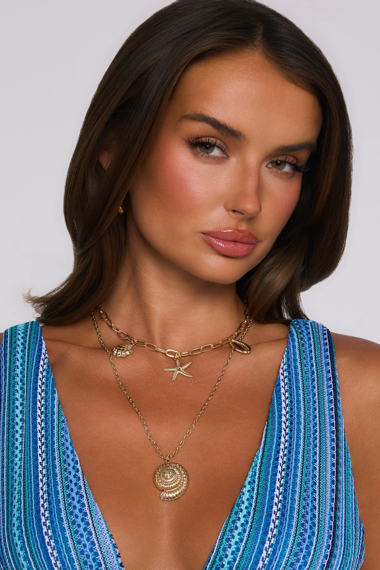 Conjunto de colares com conchas — dourado