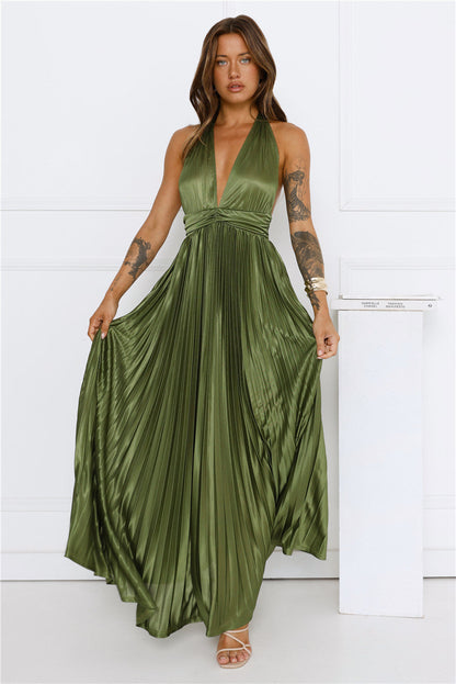 Vestido longo plissado com decote halter cintilante — Verde-oliva