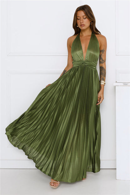 Vestido longo plissado com decote halter cintilante — Verde-oliva