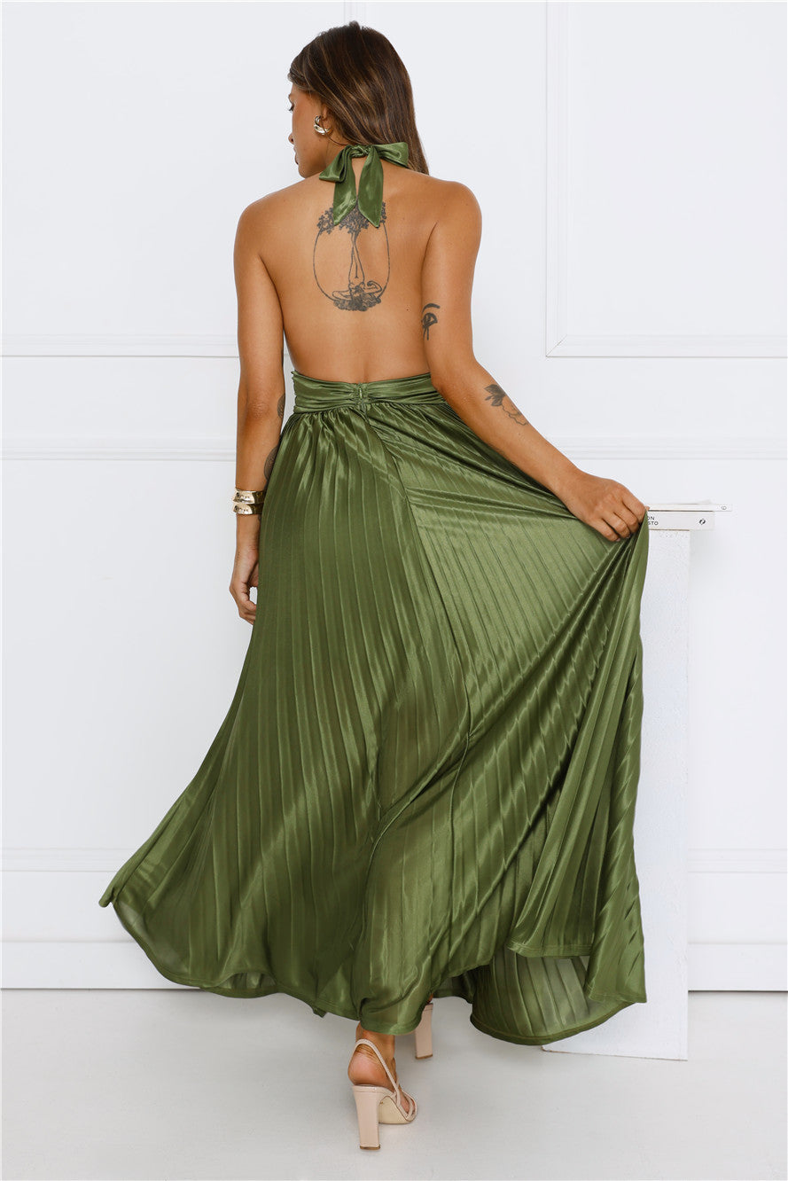 Vestido longo plissado com decote halter cintilante — Verde-oliva