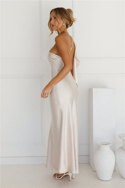 Romantic Tales — Vestido longo de cetim de um ombro só — Champanhe