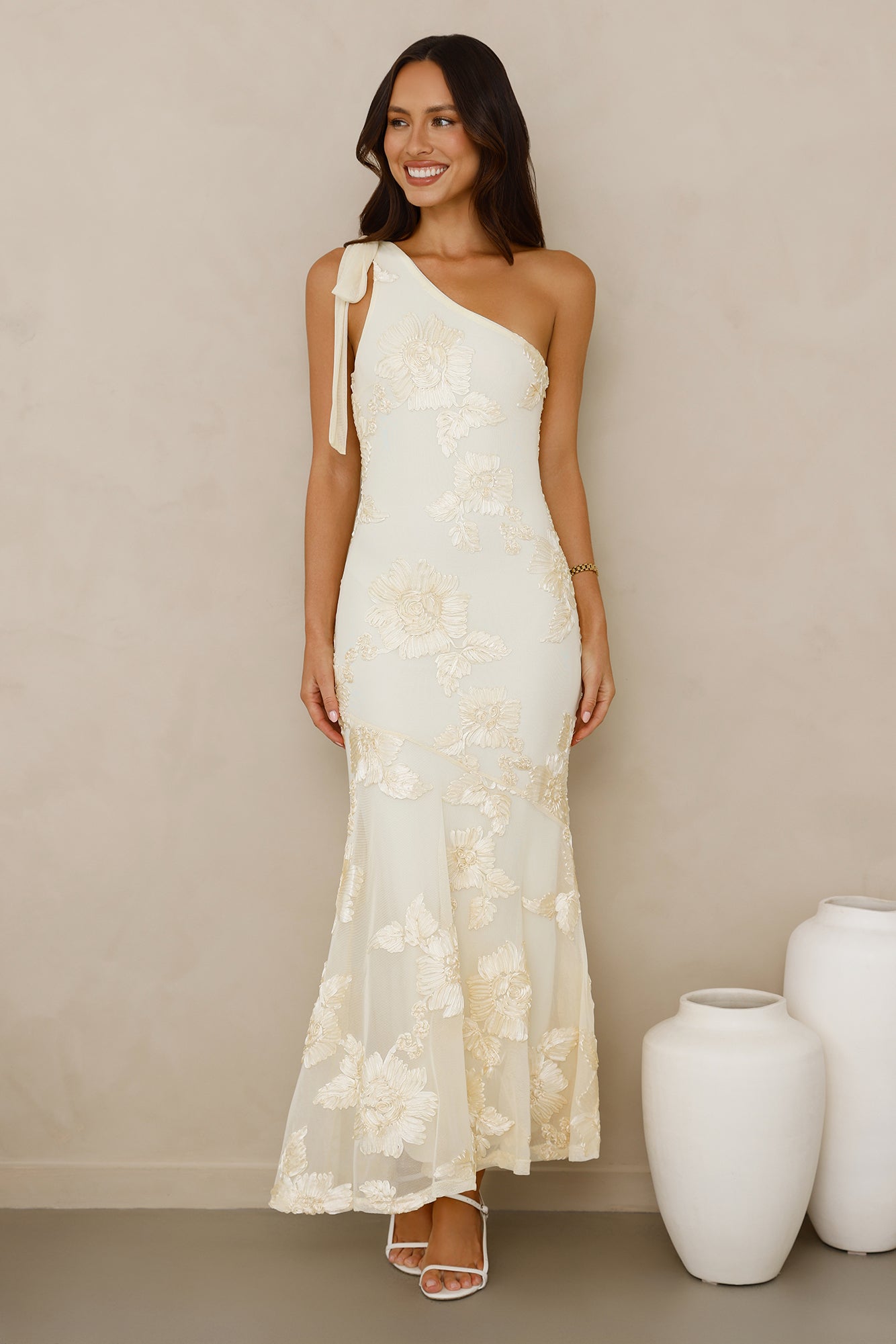 Vestido longo Glossy Girl em tule com um ombro só — Amarelo