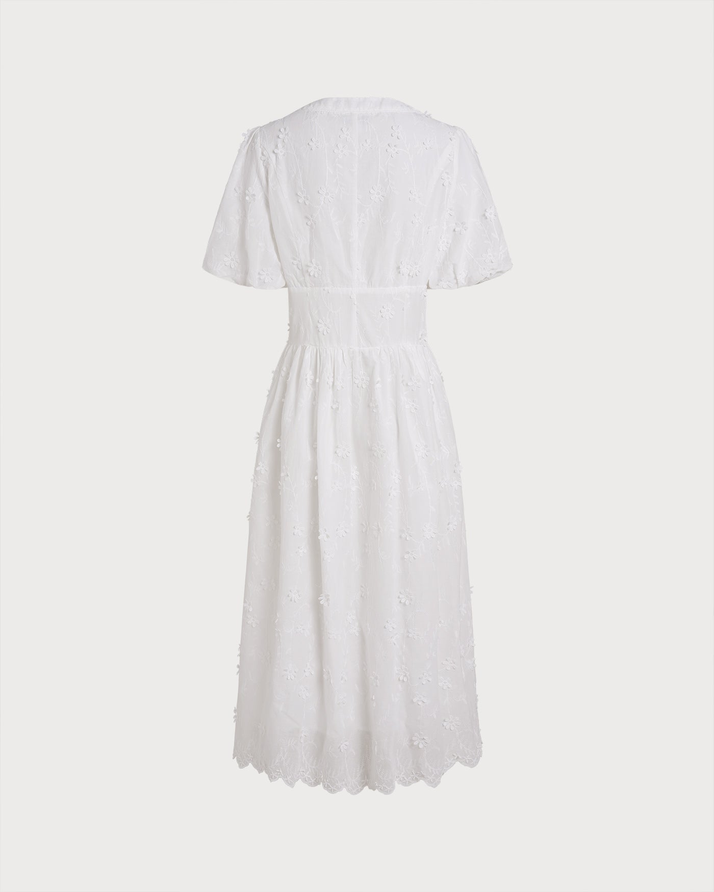 Vestido midi floral branco com decote redondo