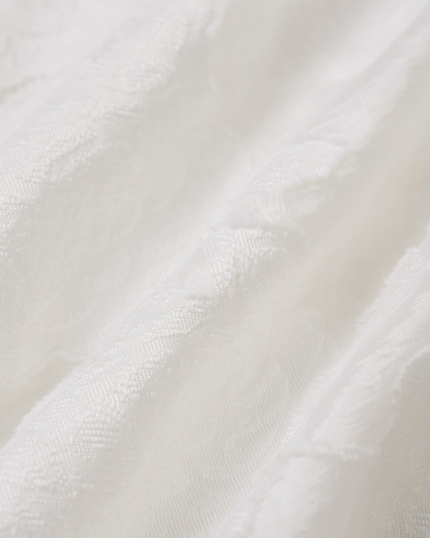 Vestido Midi Branco com Decote Quadrado e Tiras Cruzadas