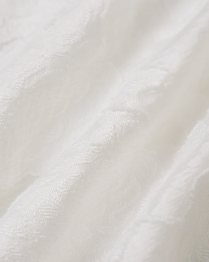 Vestido Midi Branco com Decote Quadrado e Tiras Cruzadas