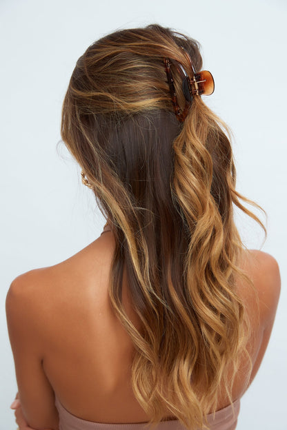 Number One Essential — Prendedor de Cabelo em Garra Marrom