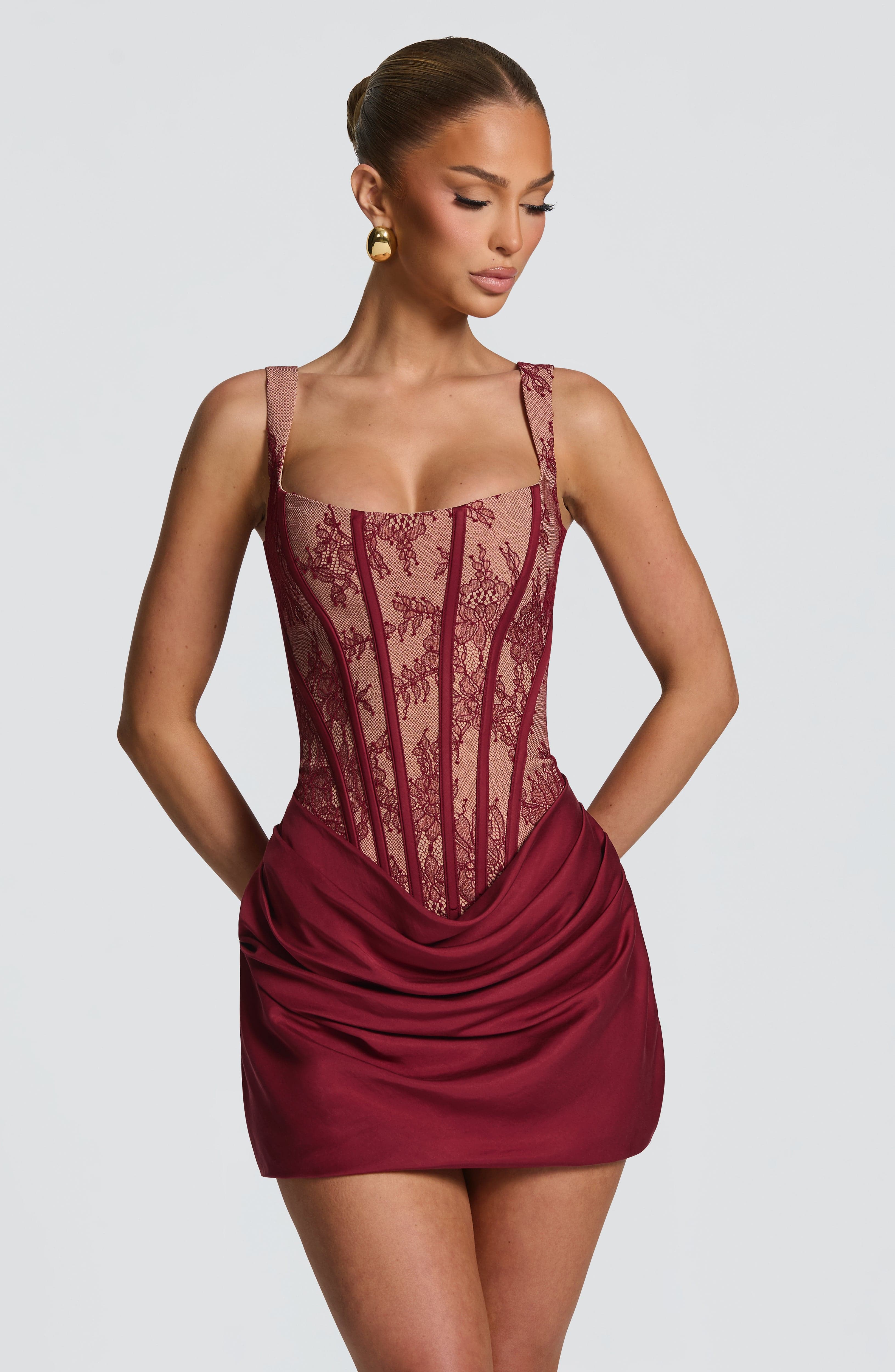Vestido Curto Cornelia em Renda Borgonha