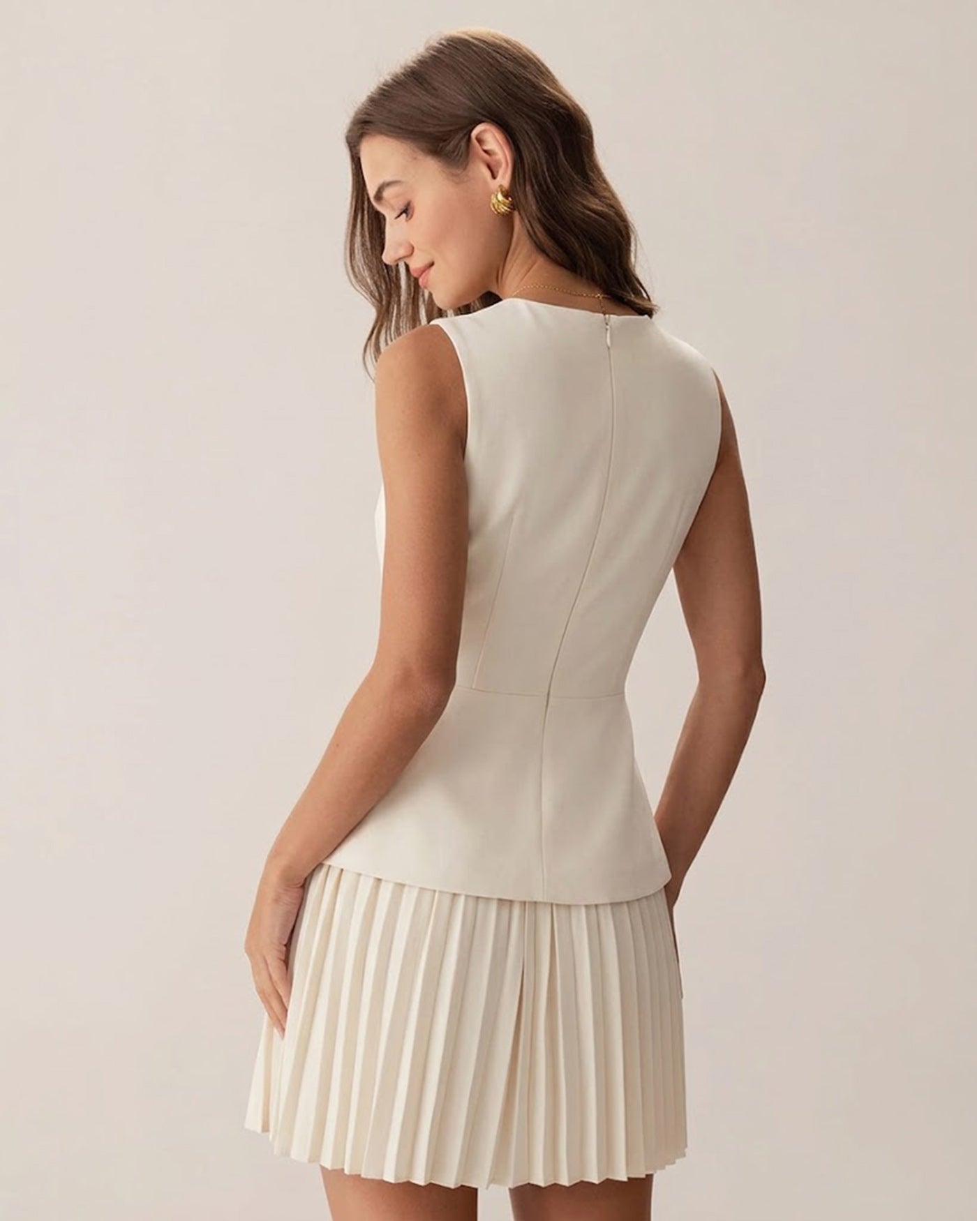 Vestido skater curto com decote redondo — damasco