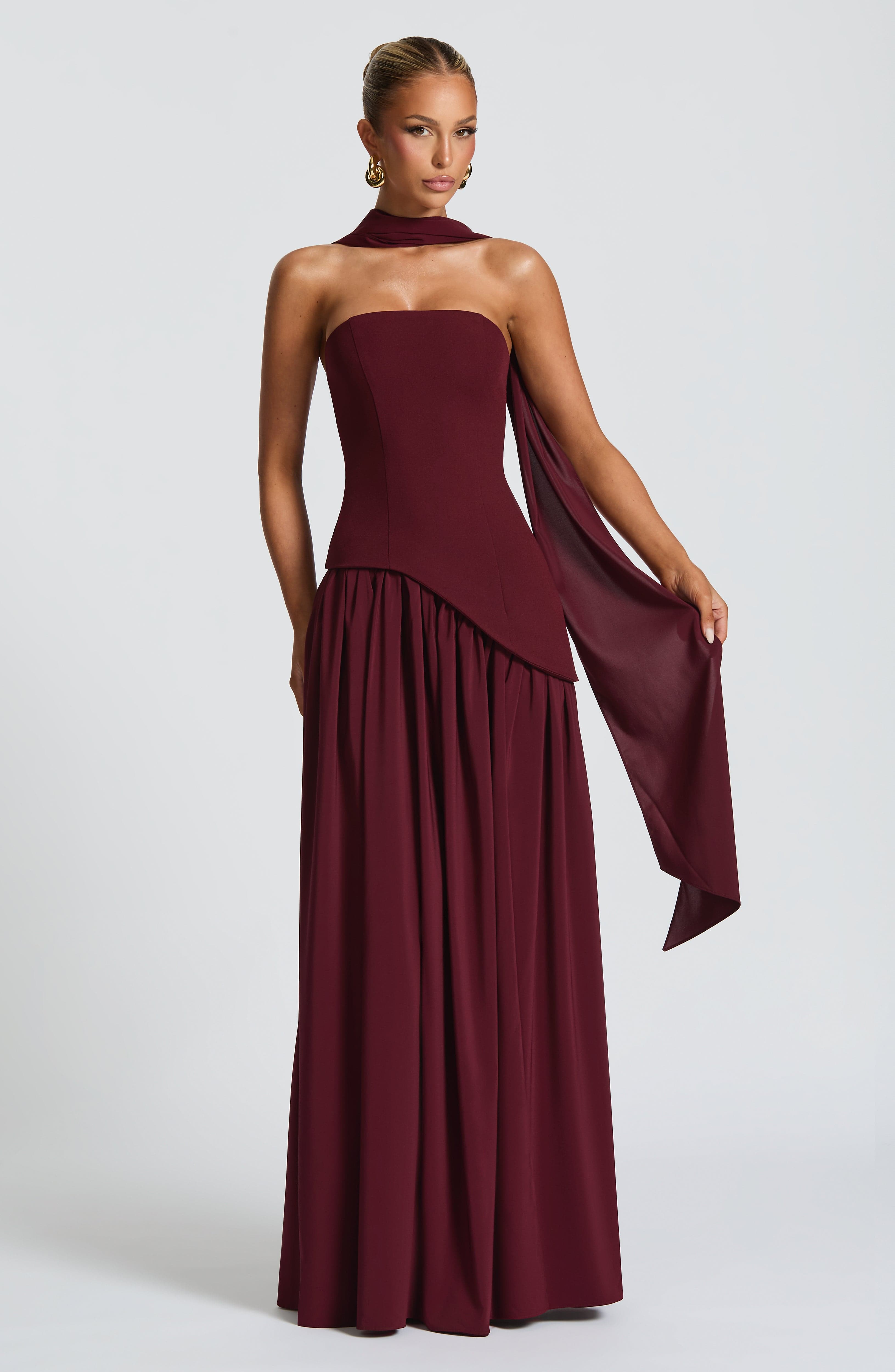 Vestido Longo Maliyah — Laqueado Cereja