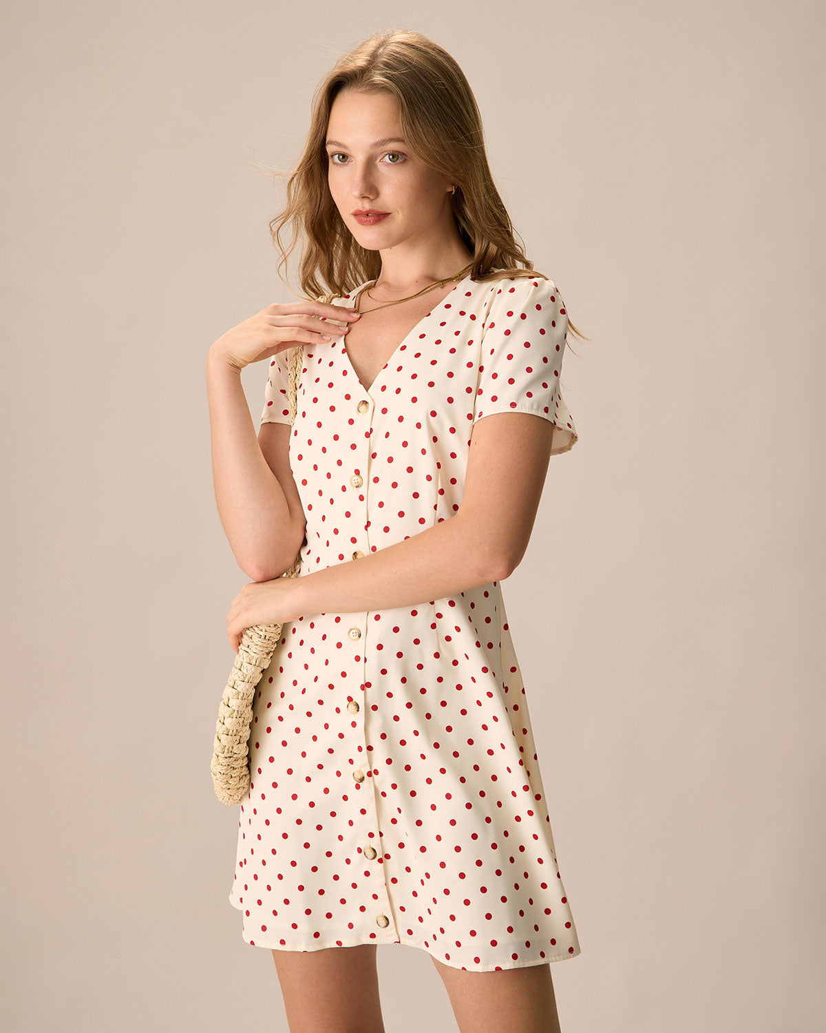 Mini vestido bege com estampa de poá e botões