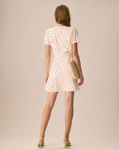 Mini vestido bege com estampa de poá e botões