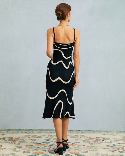 Vestido midi em tricot com barra sereia ondulada — Preto