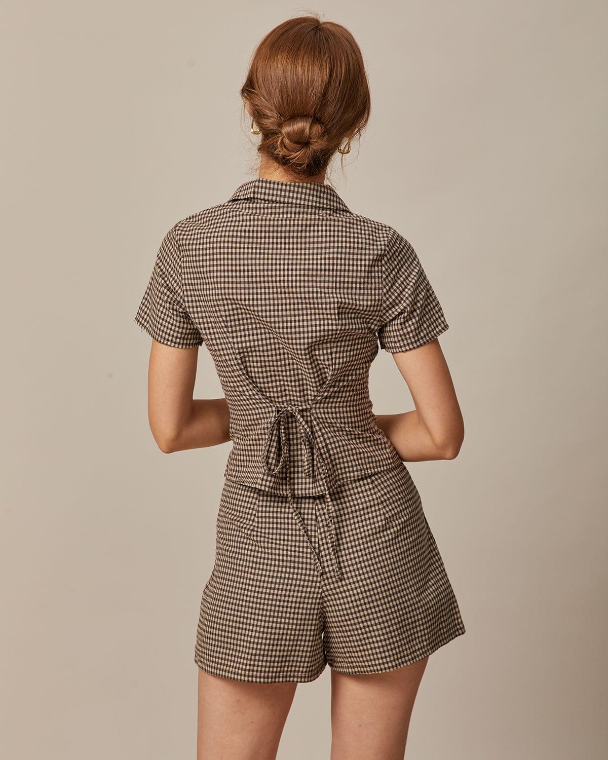 Blusa xadrez Vichy de manga curta com lapela marrom