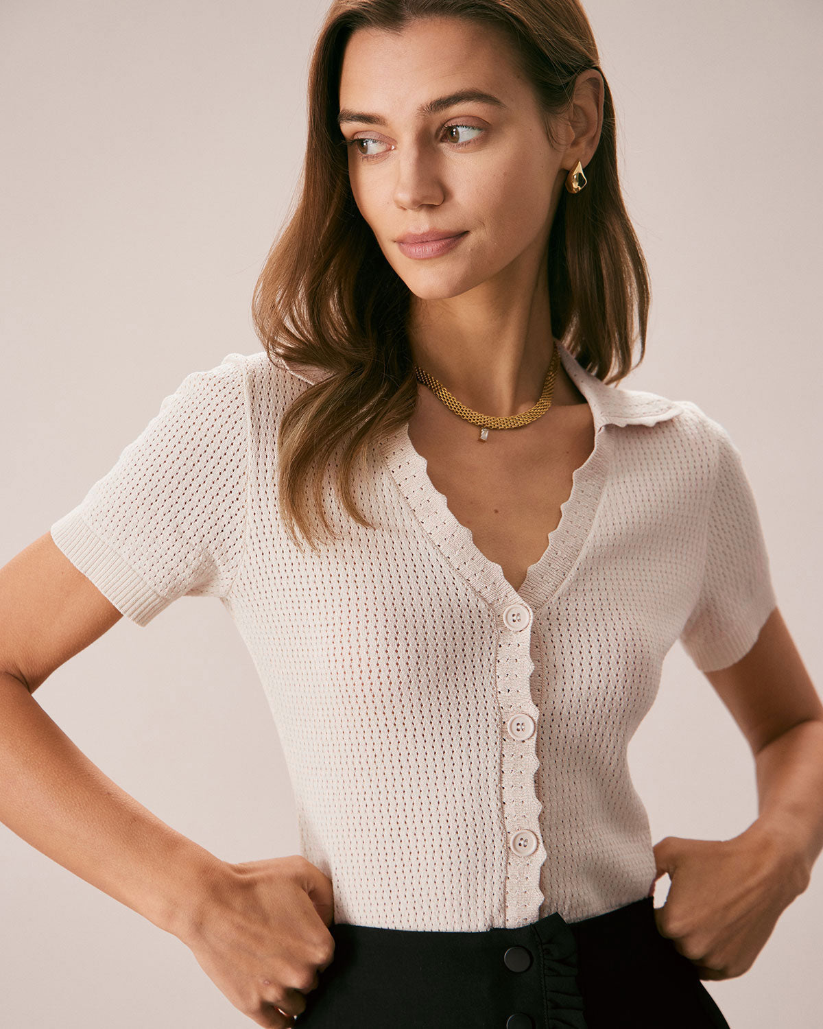 Camiseta em tricô pointelle com decote V e botões — Nude