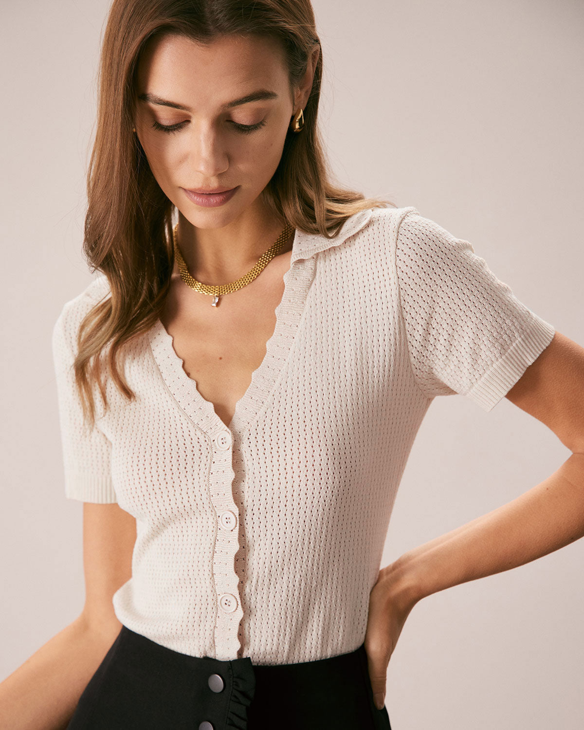 Camiseta em tricô pointelle com decote V e botões — Nude
