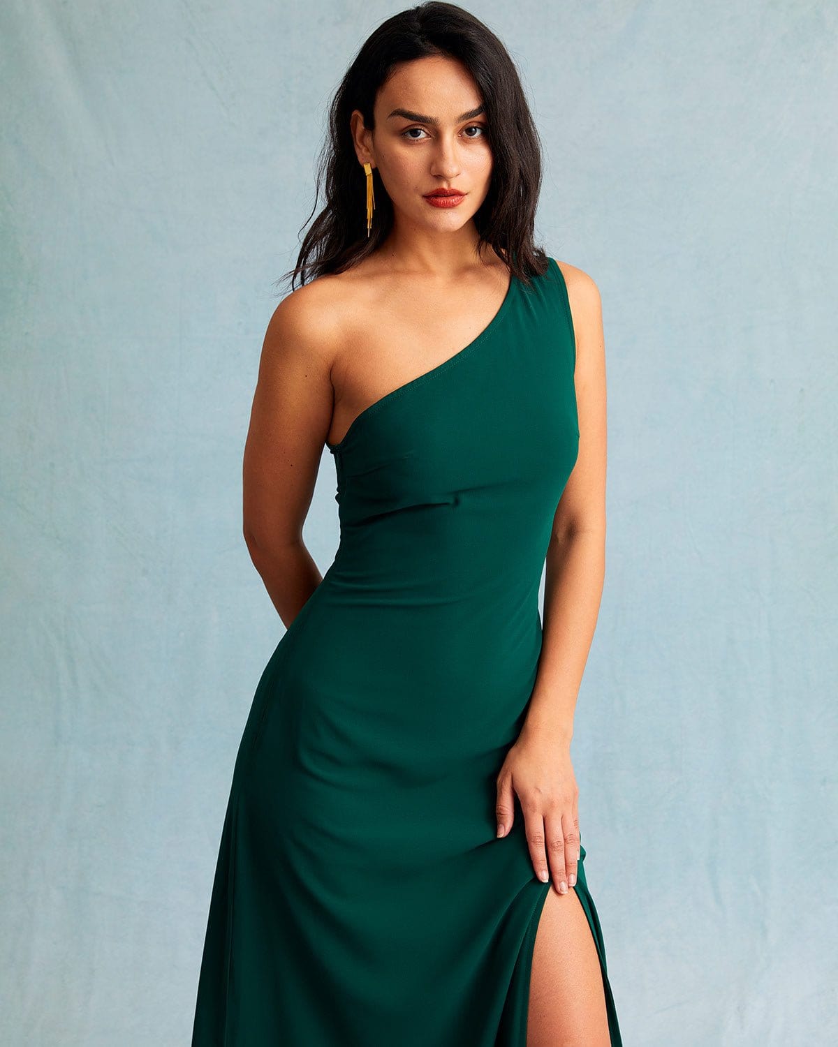 Vestido maxi verde de um ombro só, sem mangas