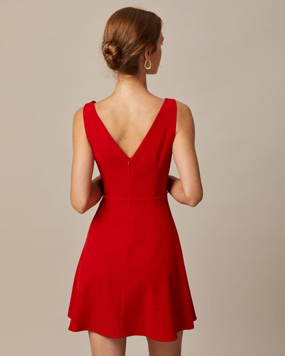 Vestido mini vermelho com decote canoa e cintura alta