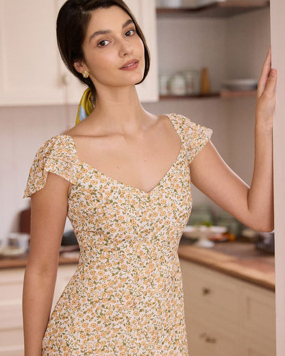 Vestido Midi Amarelo com Estampa Floral, Decote em V e Fenda