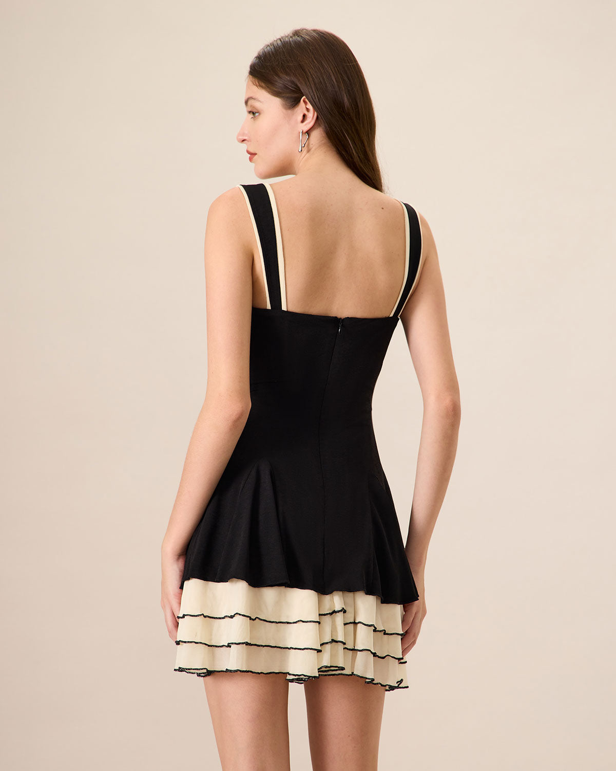 Vestido Curto Tubinho em Tricô Feminino — Preto