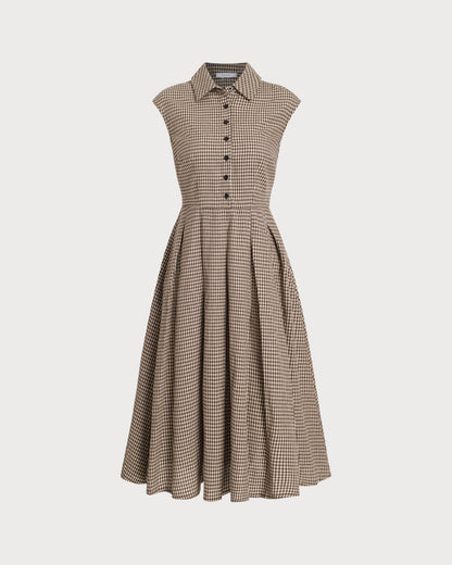 Vestido midi xadrez marrom com botões e saia plissada