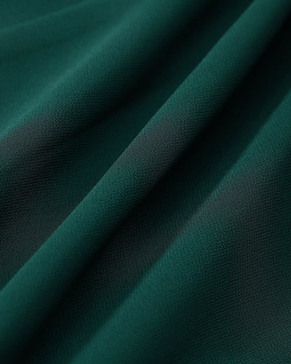 Vestido mini verde semitransparente com laço no pescoço
