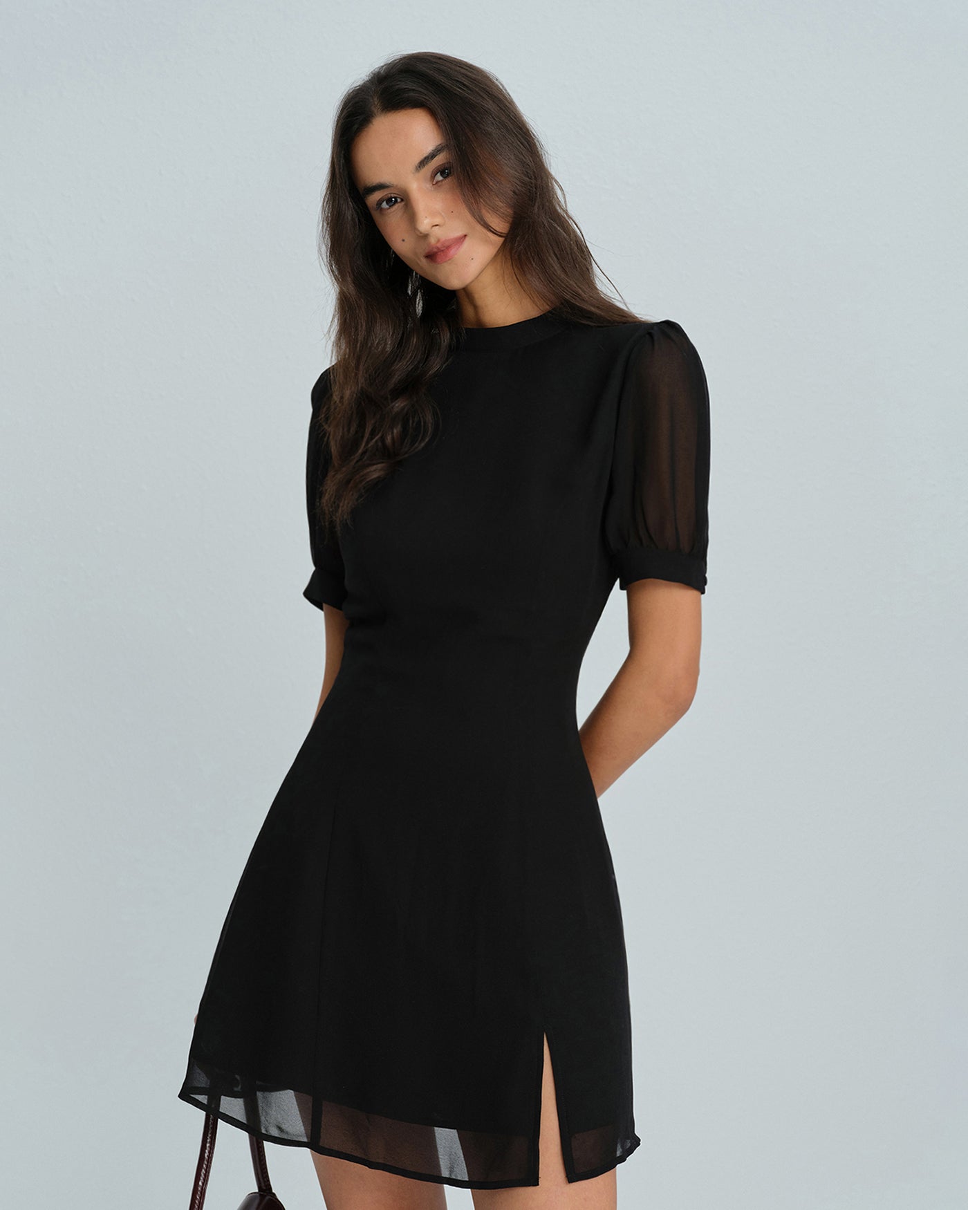 Minivestido preto com gola alta