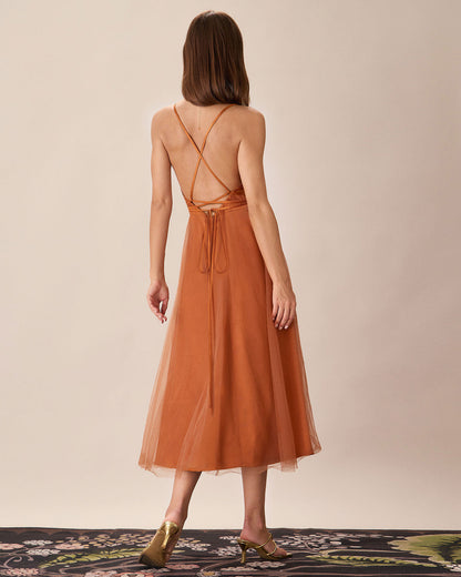Vestido slip midi fluido em tule — Caramelo