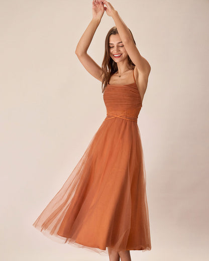 Vestido slip midi fluido em tule — Caramelo