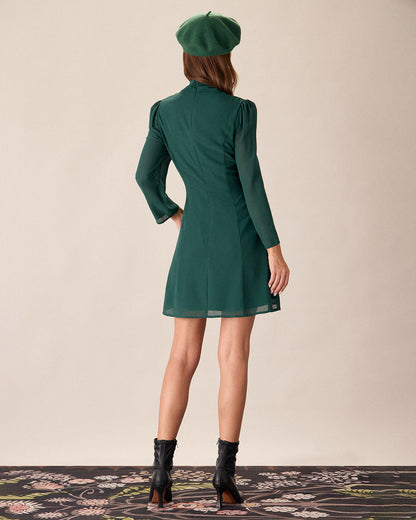 Vestido mini verde semitransparente com laço no pescoço