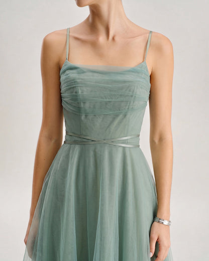 Vestido midi slip fluido em tule verde