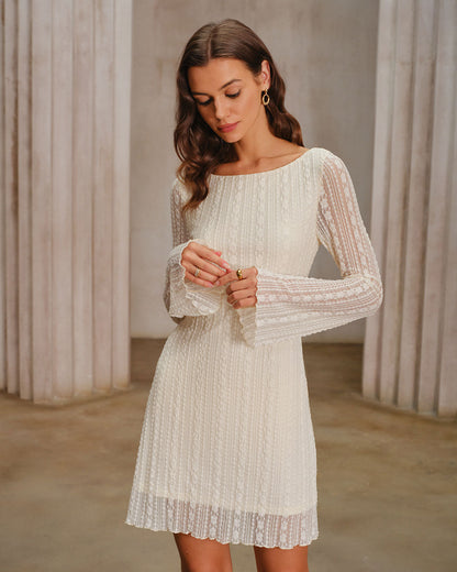 Vestido Curto de Renda com Mangas Sino — Damasco