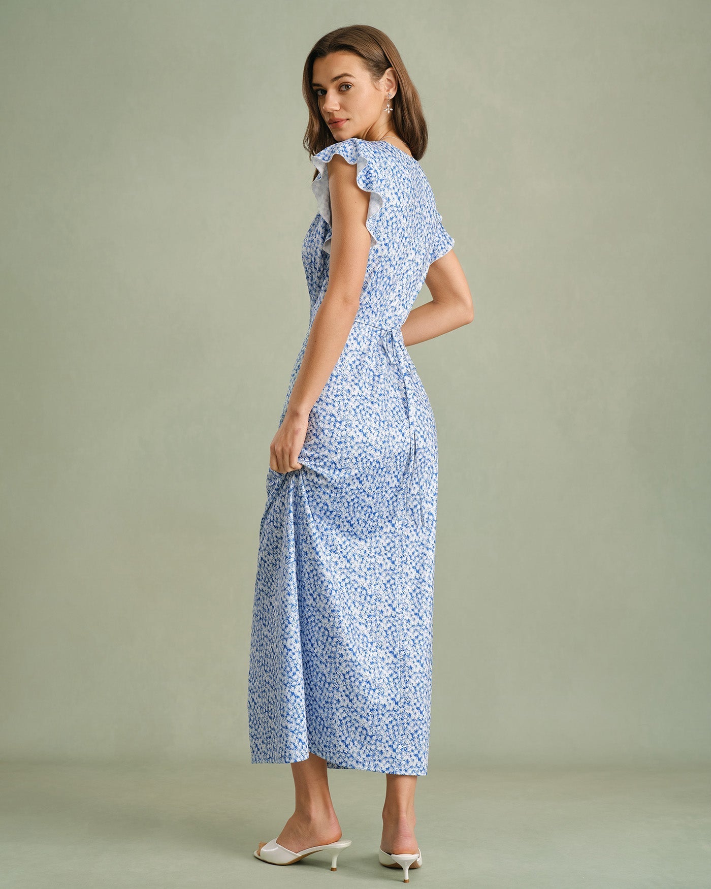 Vestido longo floral azul com decote em V e detalhe de amarração