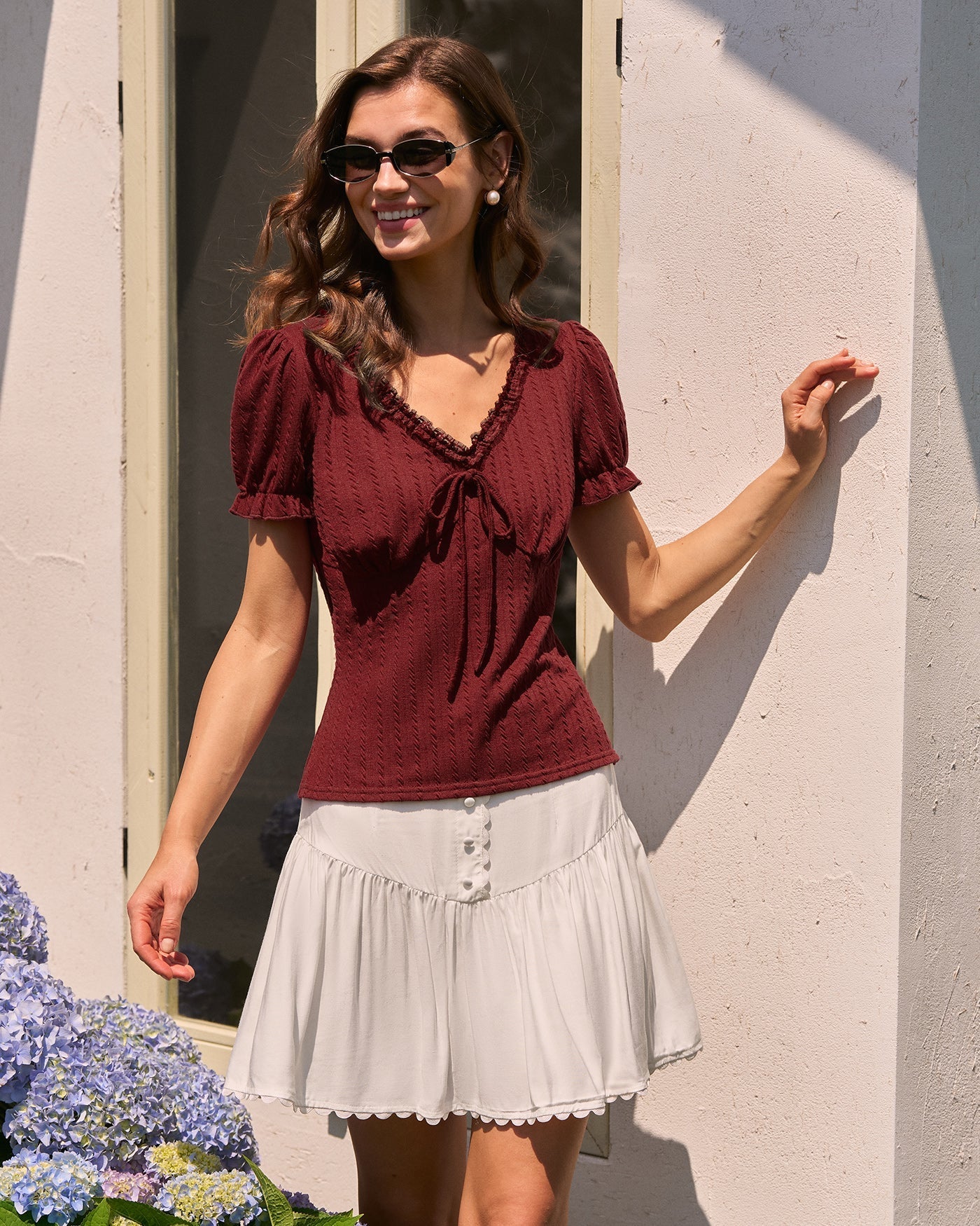 Camiseta texturizada com decote em V — Vinho