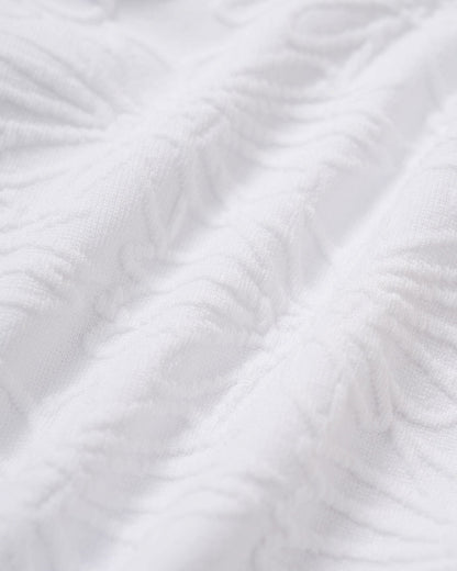 Conjunto de biquíni branco texturizado com top cortininha triangular de amarração no pescoço