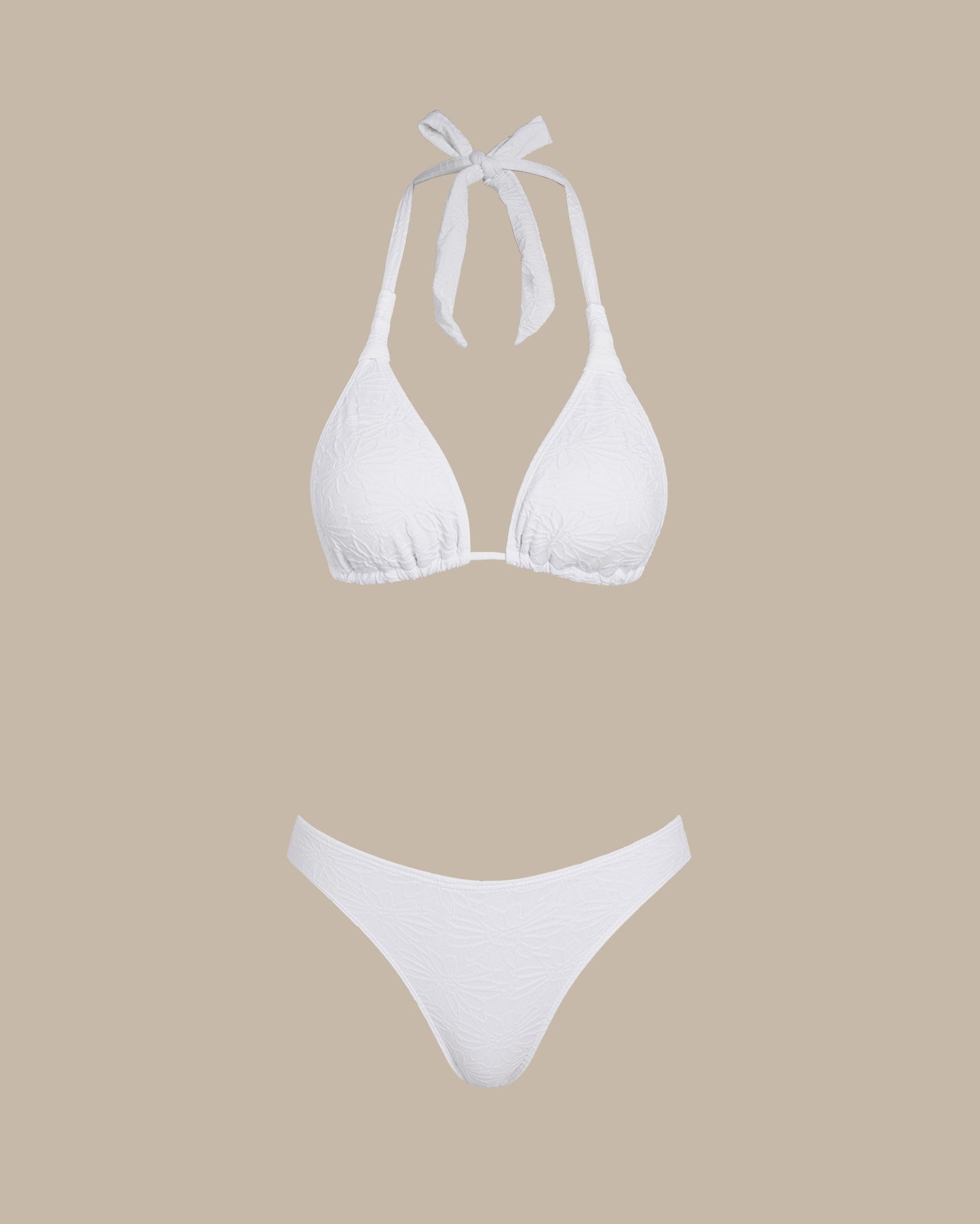 Conjunto de biquíni branco texturizado com top cortininha triangular de amarração no pescoço